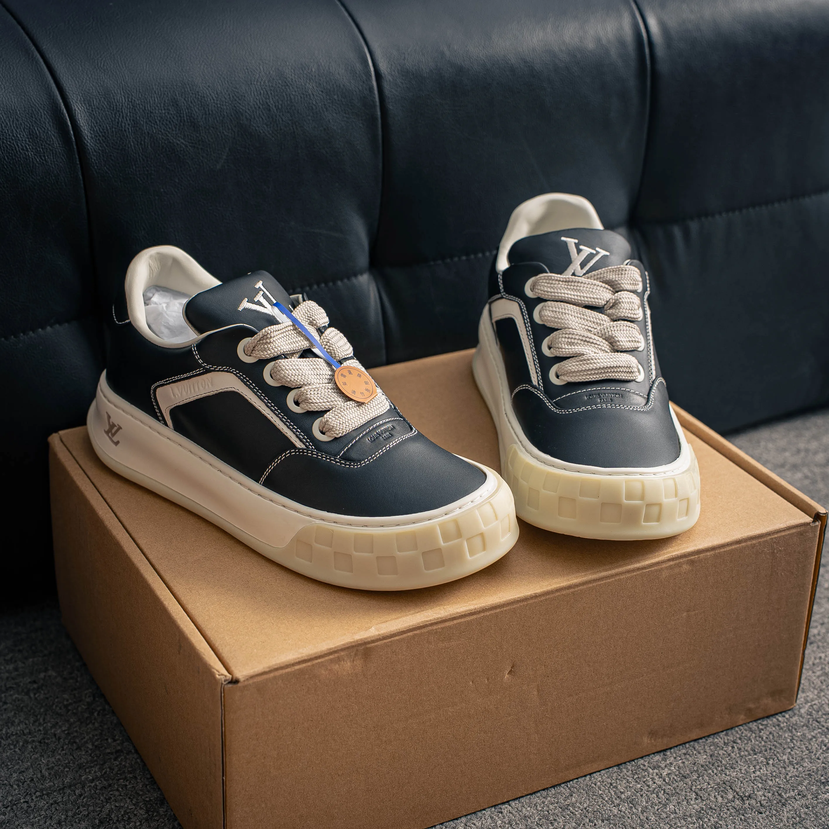 # LV tilted ， Shoes，Sneakers， Shoes，Skate Shoes~~ Sneakers， LV Shoes ， Cushioning TPU Vuitton ，